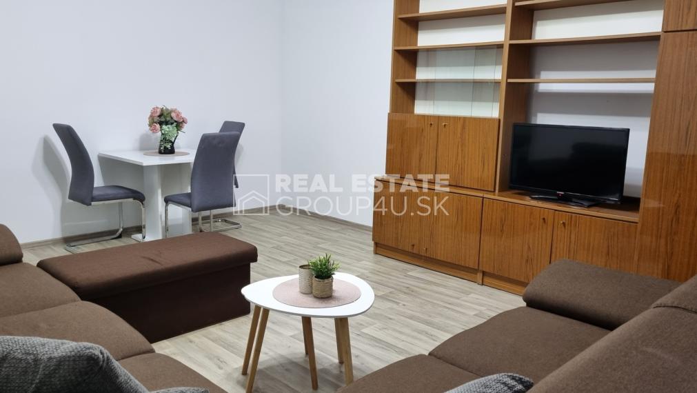 PRENÁJOM: 2 IZ ZREKONŠTRUOVANÝ A ZARIADENÝ BYT - POV. BYSTRICA