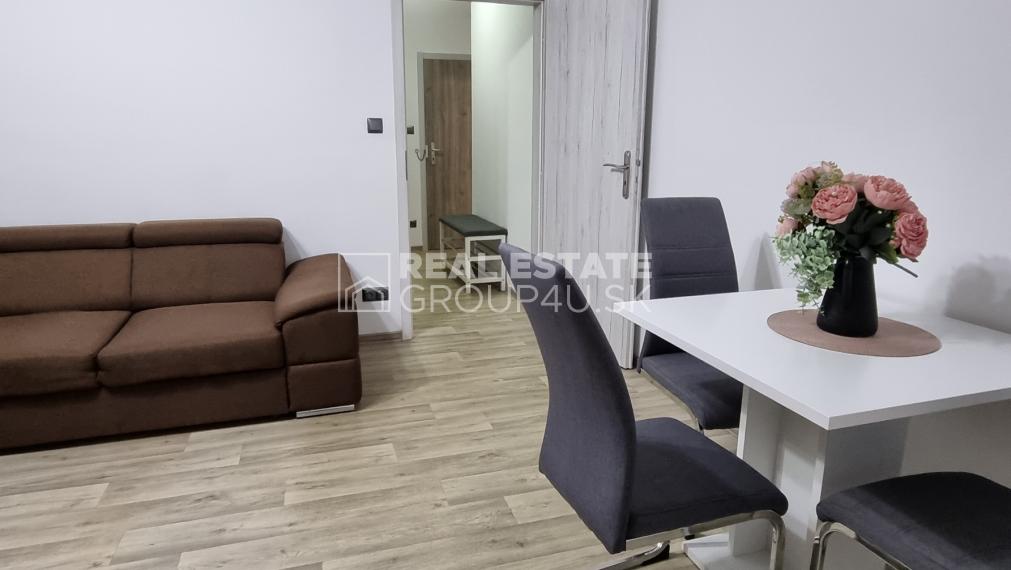 PRENÁJOM: 2 IZ ZREKONŠTRUOVANÝ A ZARIADENÝ BYT - POV. BYSTRICA