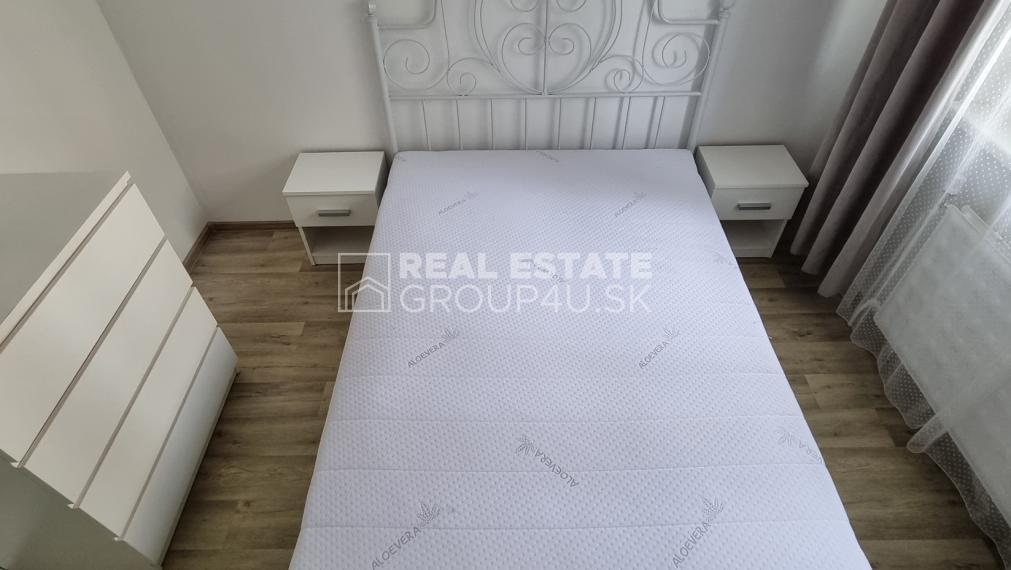 PRENÁJOM: 2 IZ ZREKONŠTRUOVANÝ A ZARIADENÝ BYT - POV. BYSTRICA