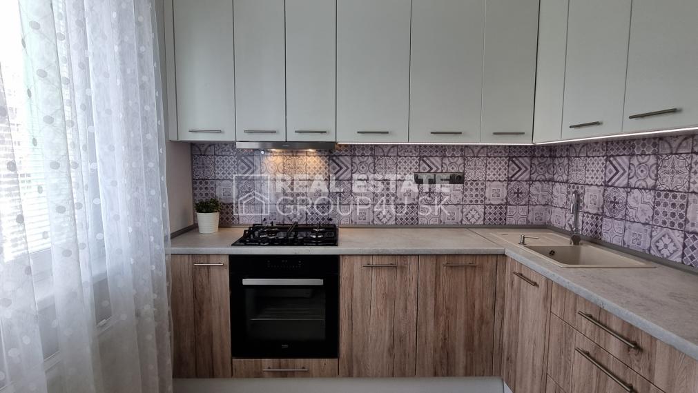 PRENÁJOM: 2 IZ ZREKONŠTRUOVANÝ A ZARIADENÝ BYT - POV. BYSTRICA