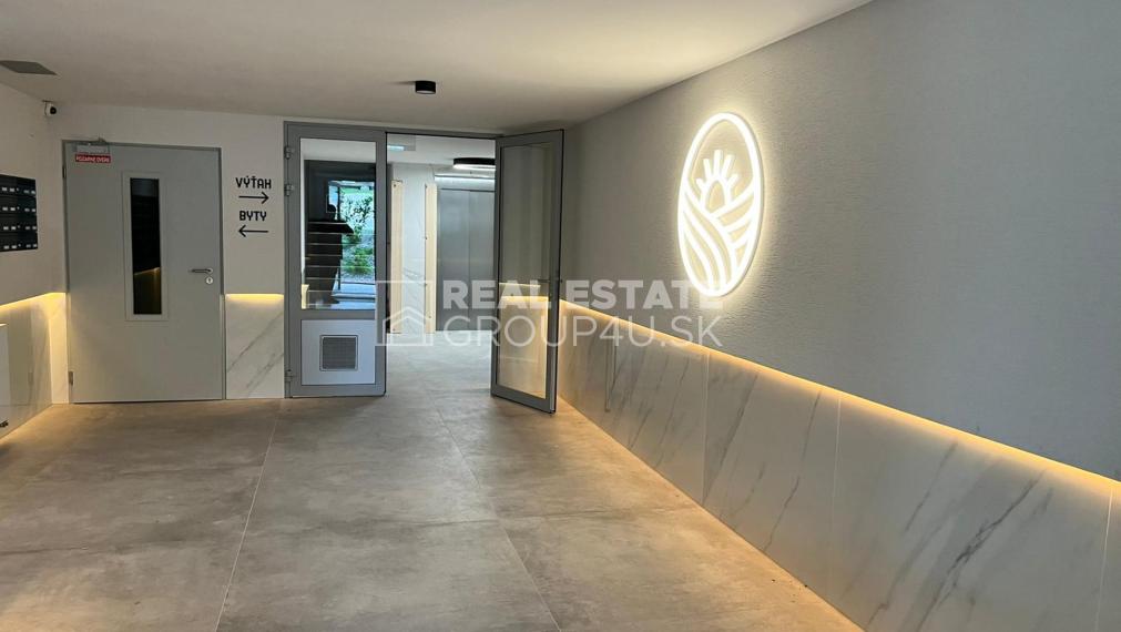 PRENÁJOM - VEĽKORYSÉ PRIESTORY S VIACÚČELOVÝM VYUŽITÍM - PB