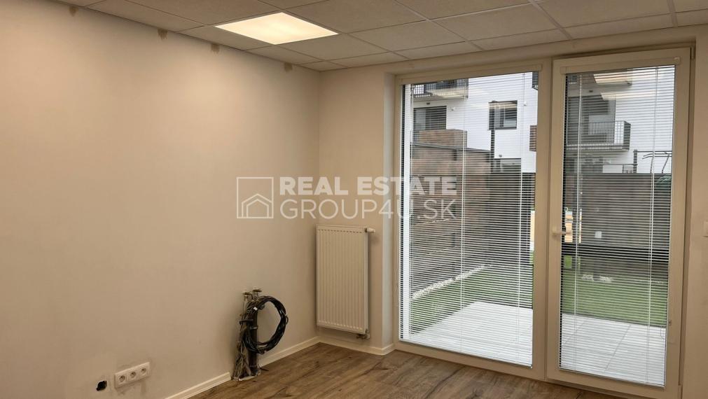 PRENÁJOM - VEĽKORYSÉ PRIESTORY S VIACÚČELOVÝM VYUŽITÍM - PB