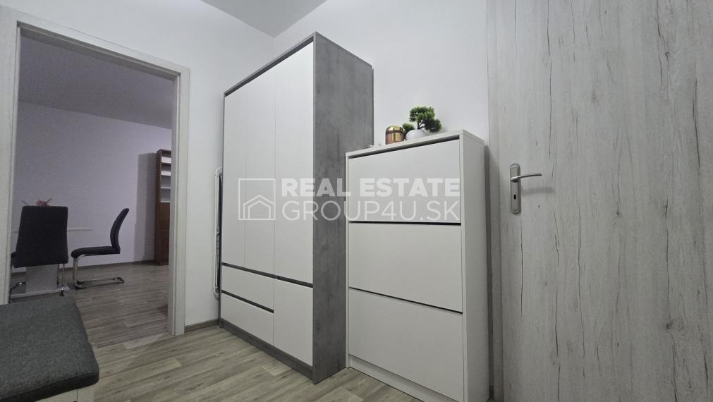 PREDAJ: 2 IZ ZREKONŠTRUOVANÝ BYT - POV. BYSTRICA