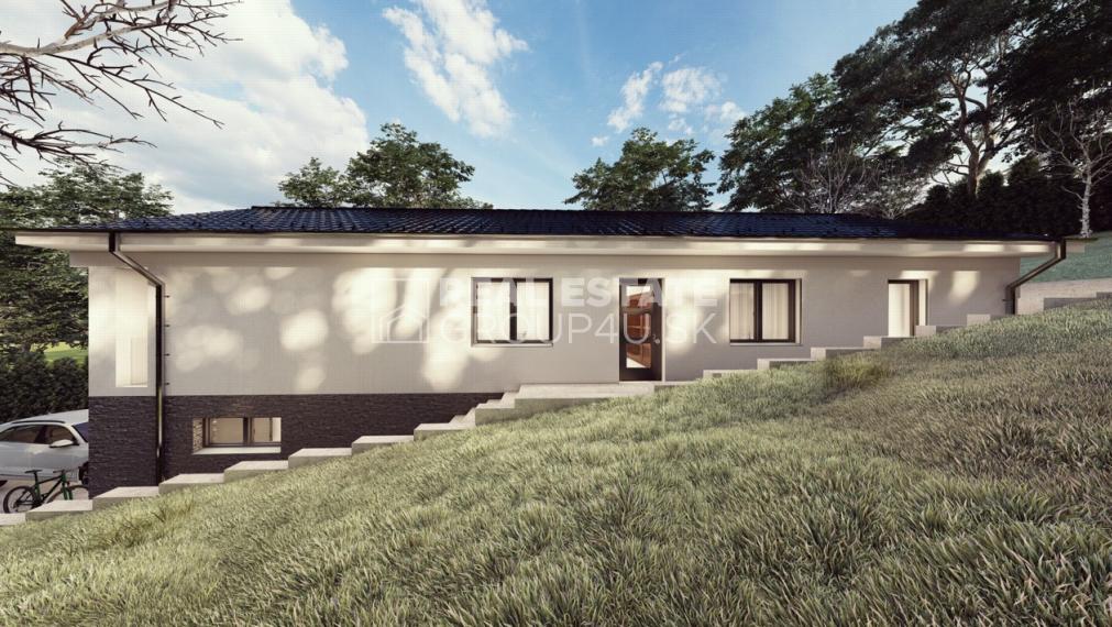 4 IZBOVÝ BUNGALOV DO SVAHU - praktické riešenie svahu