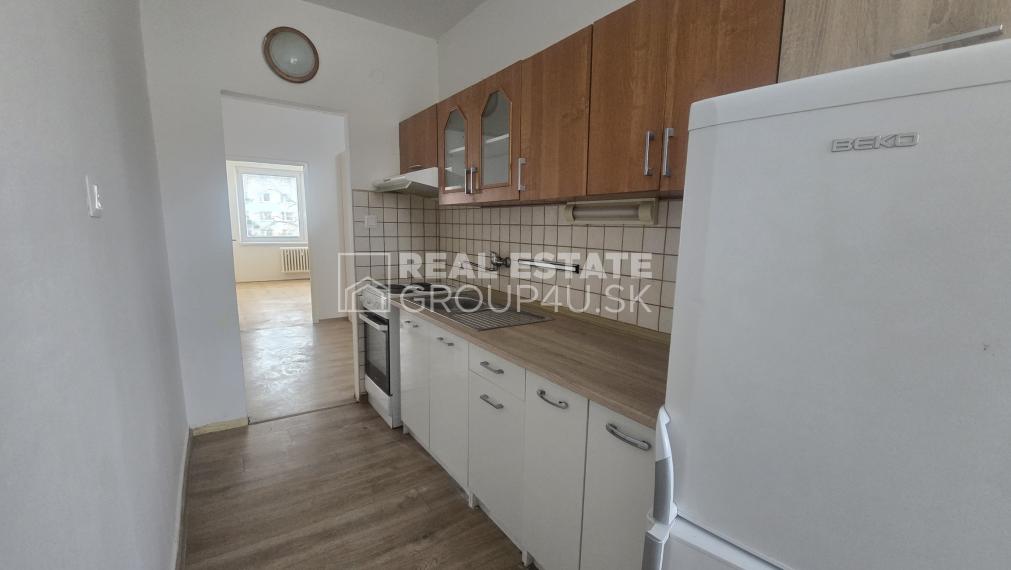 PRENÁJOM: 2 IZBOVÝ BYT S BALKÓNOM - PÚCHOV