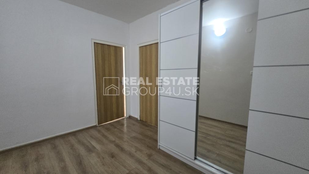 PRENÁJOM: 2 IZBOVÝ BYT S BALKÓNOM - PÚCHOV