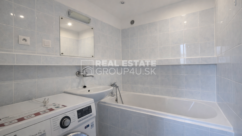 PRENÁJOM: 2 IZBOVÝ BYT S BALKÓNOM - PÚCHOV