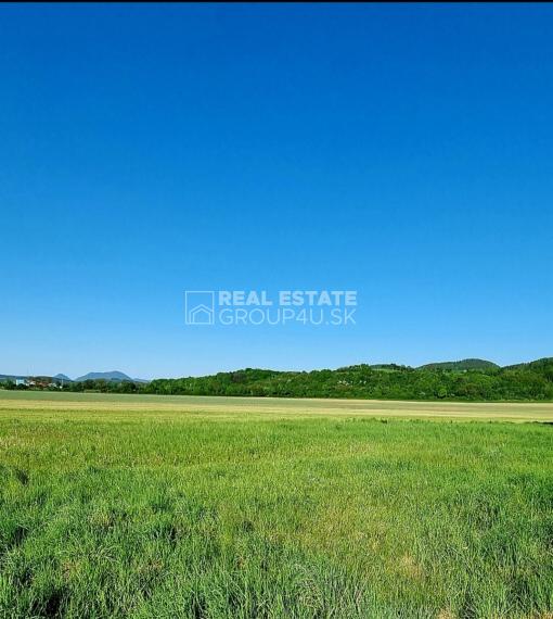 PREDAJ: ROVINATÝ POZEMOK S HRUBOU STAVBOU - BELUŠA