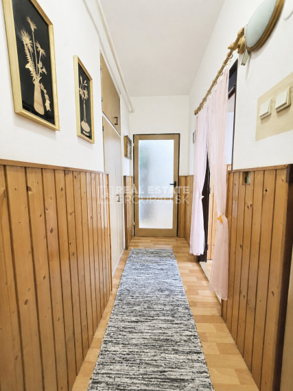 PREDAJ: 2IZ BYT S BALKÓNOM - SÚHRADKA - LED. ROVNE