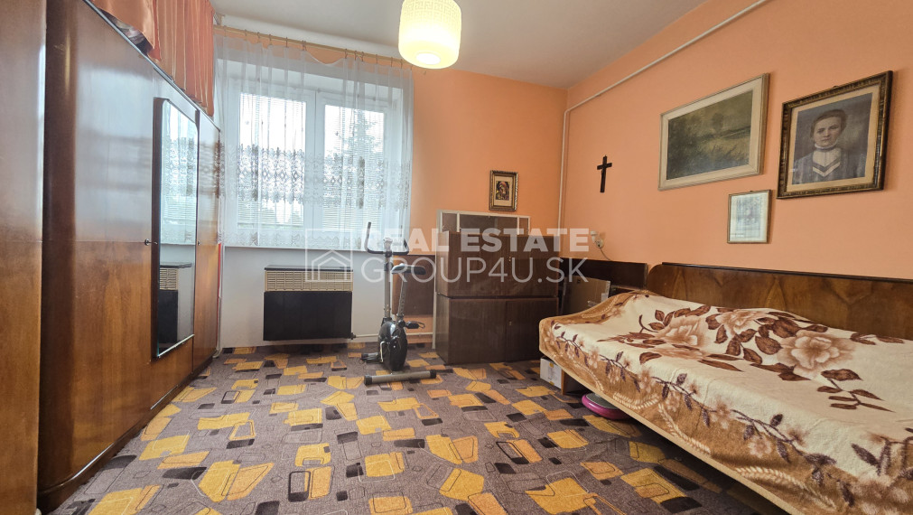 PREDAJ: 2IZ BYT S BALKÓNOM - SÚHRADKA - LED. ROVNE