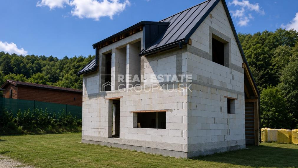 PREDAJ: HRUBÁ STAVBA  REKREAČNÉHO DOMU -  STREŽENICE