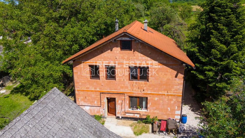 VEĽKORYSÝ 5 IZBOVÝ RODINNÝ DOM - MNÍCHOVA LEHOTA