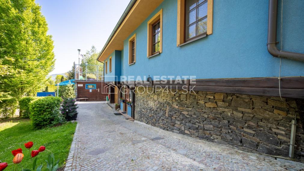 LUXUSNÉ RODINNÉ SÍDLO S ABSOLÚTNYM SÚKROMÍM - POV. BYSTRICA