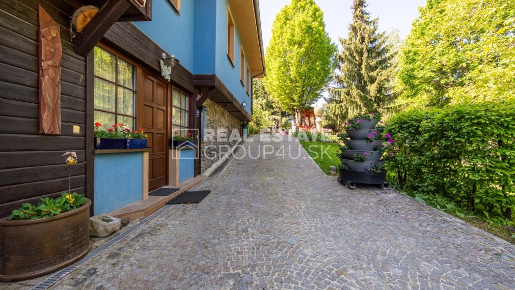LUXUSNÉ RODINNÉ SÍDLO S ABSOLÚTNYM SÚKROMÍM - POV. BYSTRICA