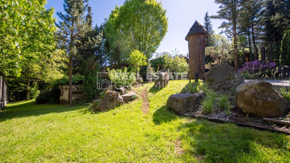 LUXUSNÉ RODINNÉ SÍDLO S ABSOLÚTNYM SÚKROMÍM - POV. BYSTRICA