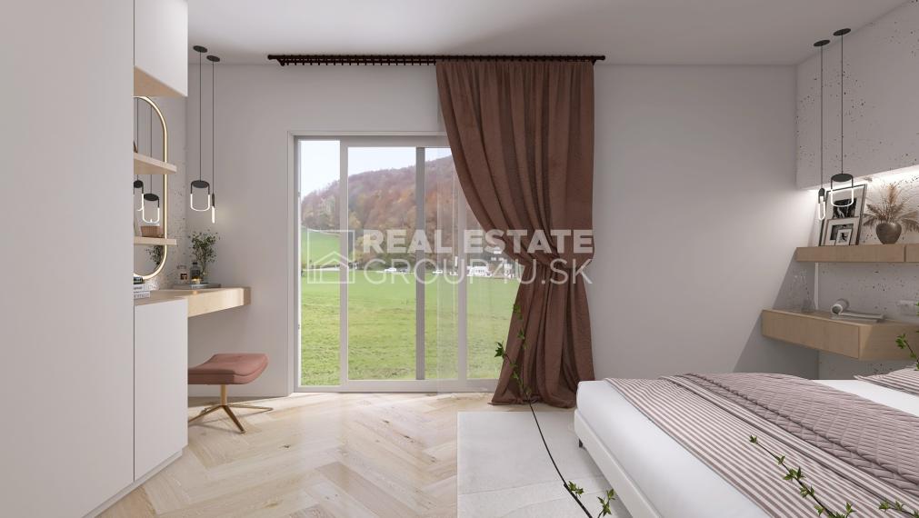 BUNGALOV NA SLNEČNOM ROVINATOM POZEMKU - SLAVNICA