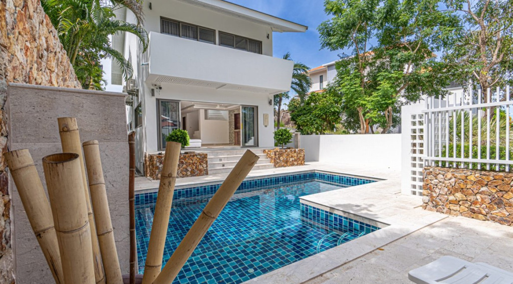 THAJSKO - 4 spálňová luxusná vila s bazénom