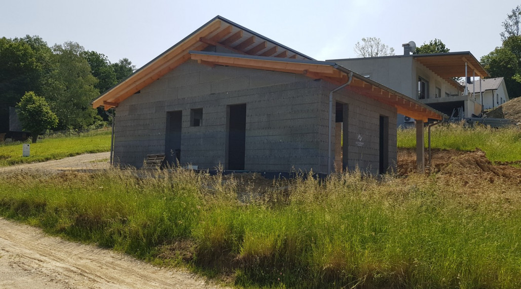 4IZ BUNGALOV V POVAŽSKEJ BYSTRICI V ŠTÁDIU HRUBEJ STAVBY