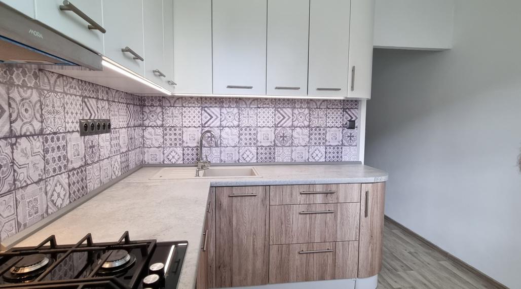 PRENÁJOM: 2 IZ ZREKONŠTRUOVANÝ A ZARIADENÝ BYT - POV. BYSTRICA