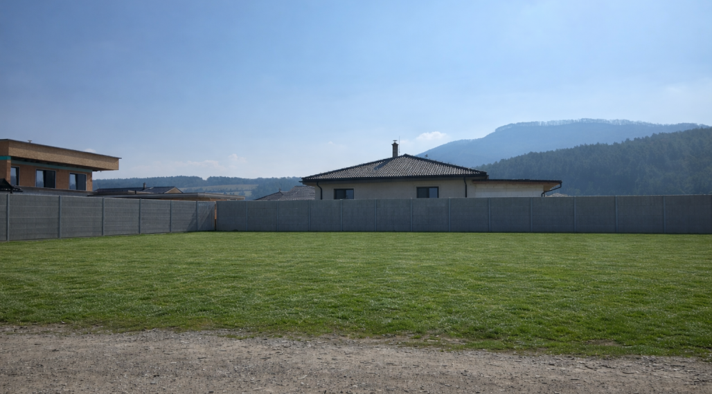 PREDAJ: Pozemok - 700m2 určený na výstavbu RD - BELUŠA