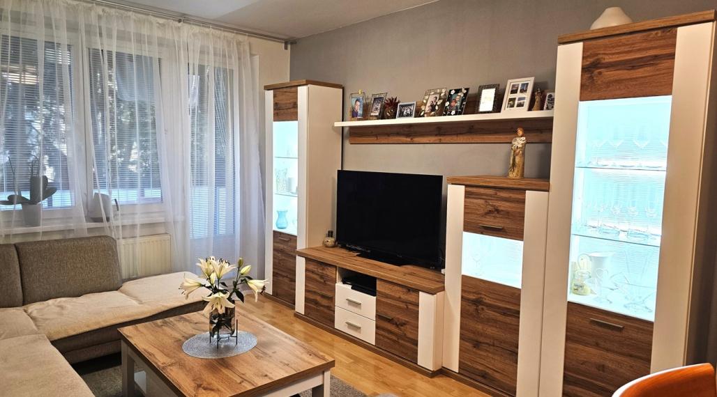KOMPLETNE PREROBENÝ 3 IZ BYT s možnosťou krbu na ul. Nábrežná