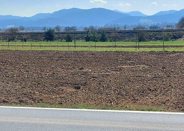 REZERVOVANÉ - PREDAJ - pozemok SEDMEROVEC, okres Ilava - 22 500.-eur
