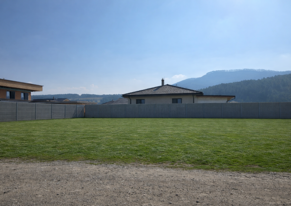 PREDAJ: Pozemok - 700m2 určený na výstavbu RD - BELUŠA