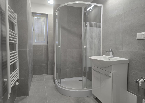 PRENÁJOM - 2 IZBOVÝ BYT V CENTRE MESTA - PÚCHOV