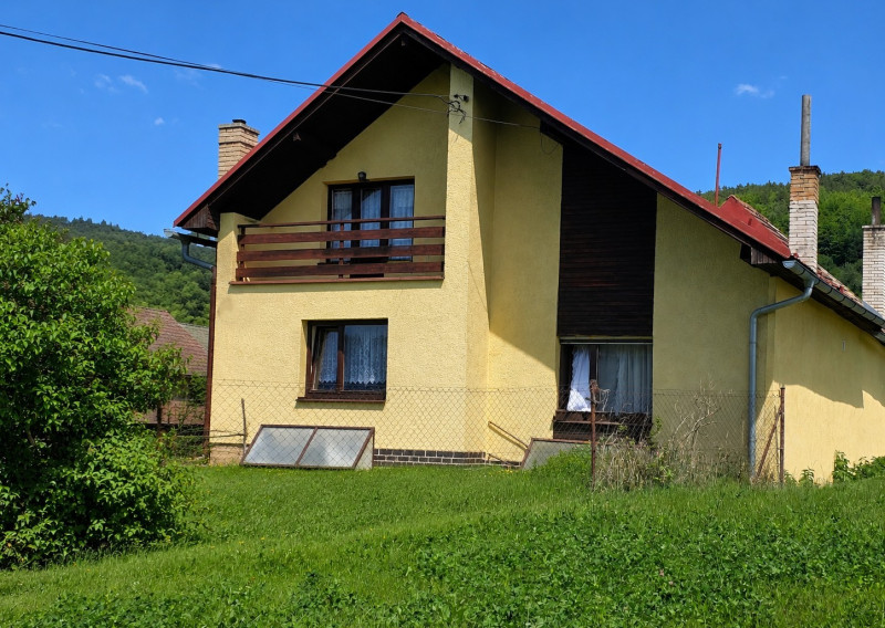 RODINNÝ DOM V SRDCI OBCE S POTENCIÁLOM - 170 000.-€
